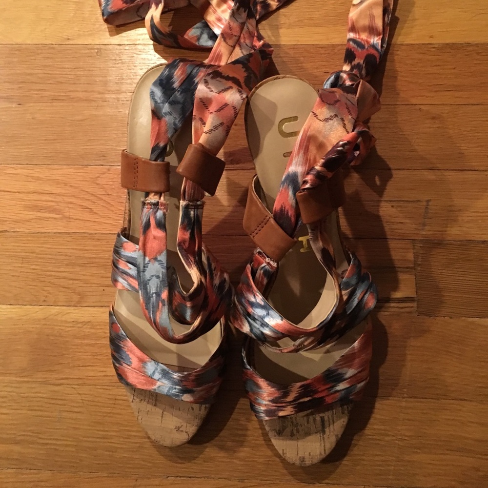 Unisa wrap around sandals size 9!